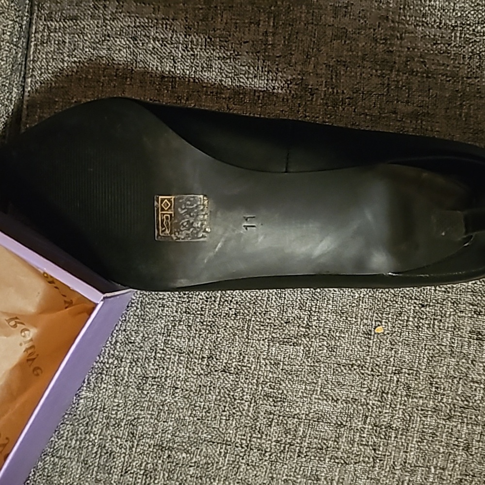 Shoes - Picture 5 of 6
